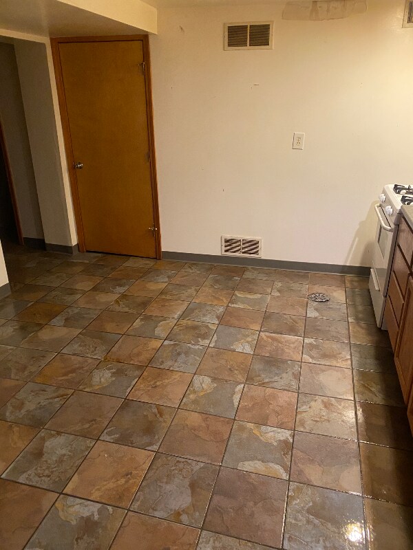 2103 E Harvard Ave, Peoria, IL 61614 - photo 4