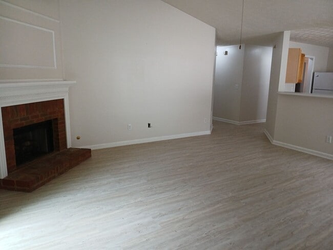 578 Summerbrooke Ct, Suwanee, GA 30024 - photo 7