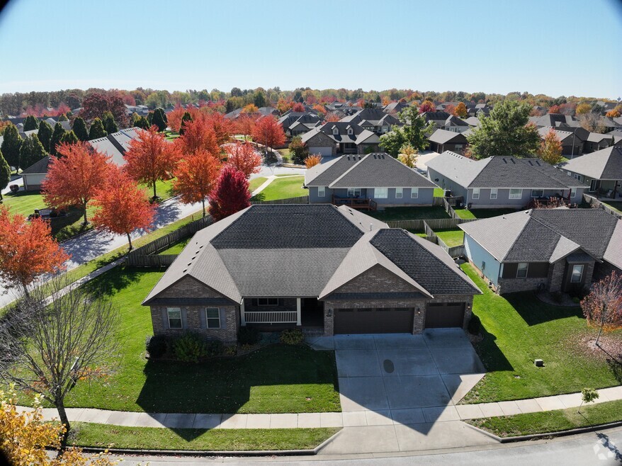 608 E Penzance Dr, Nixa, MO 65714 - photo 2