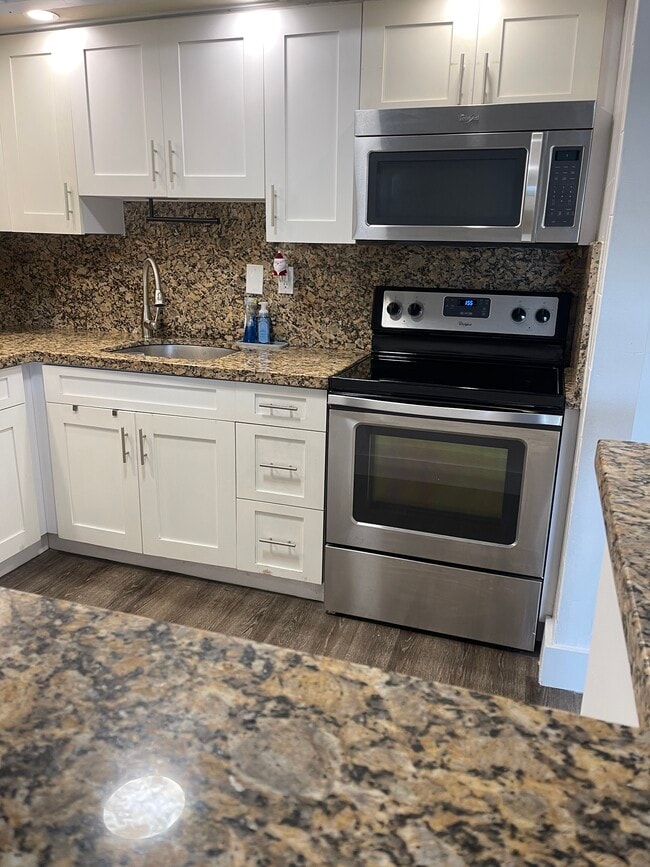 19055 NW 62nd Ave unit countryside village, Hialeah, FL 33015 - photo 4