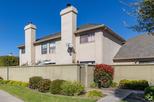 Few condos in South Salinas range start from $375,000 to $675,000.