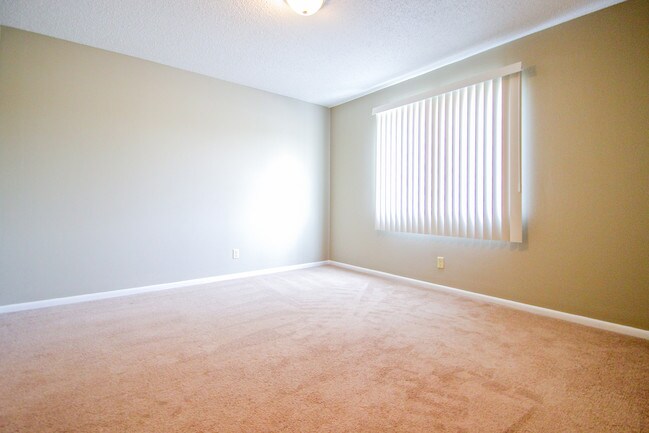 Oak Creek Apartments, Bellevue, NE 68005 - photo 4