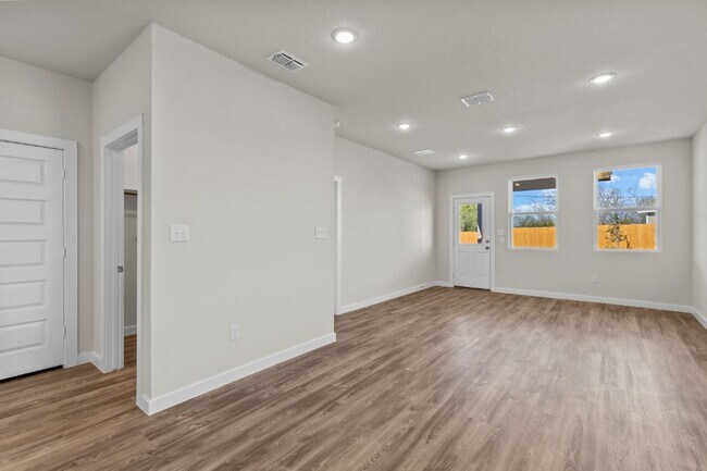 1523 Elvin Summit, von Ormy, TX 78073 - photo 6