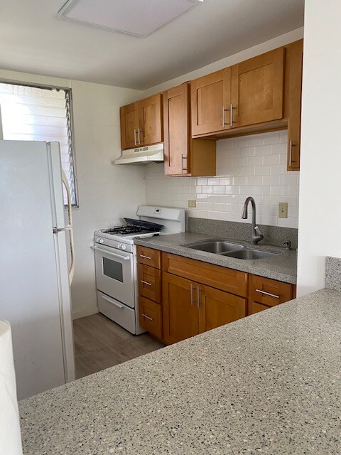949 Ala Nanala St, Honolulu, HI 96818
