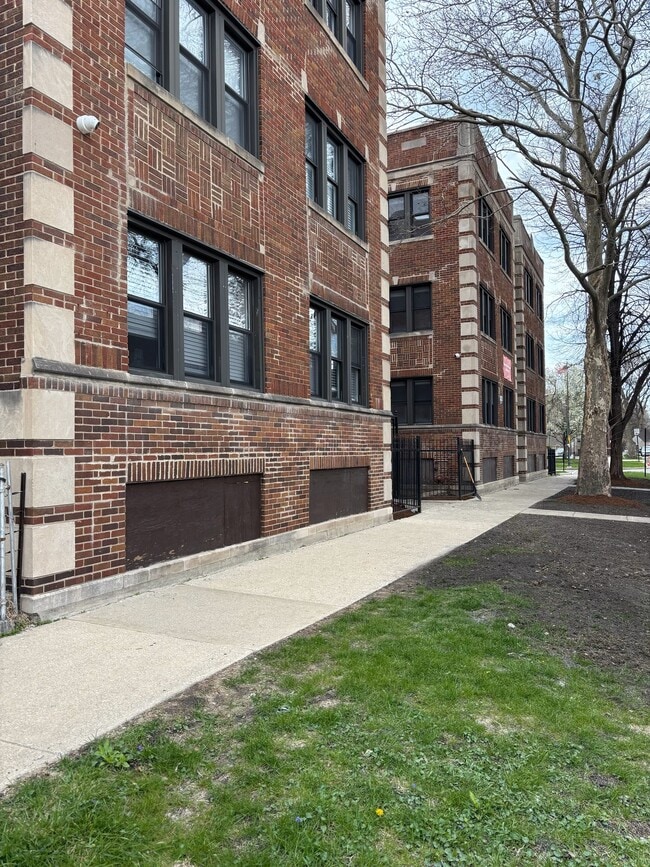 6752 S Michigan Ave, Chicago, IL 60637
