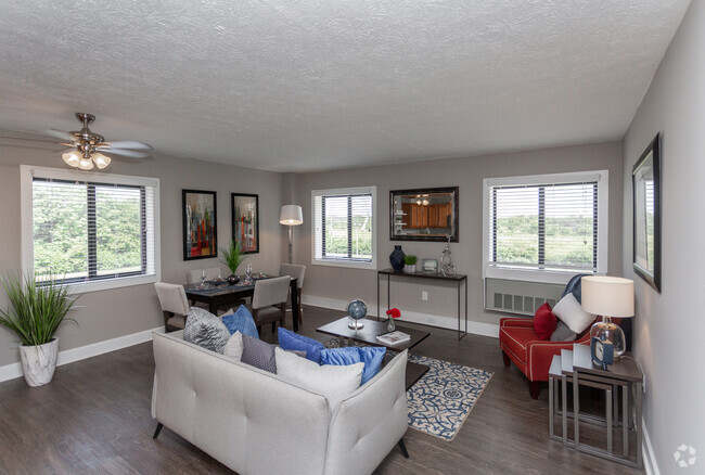 1BR, 1BA - 735 SF