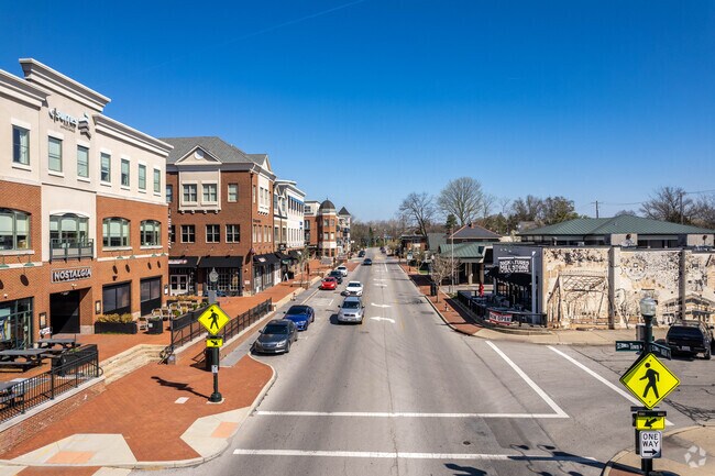 Gahanna's Creekside district, an area with shops and restaurants, is just a short drive away.