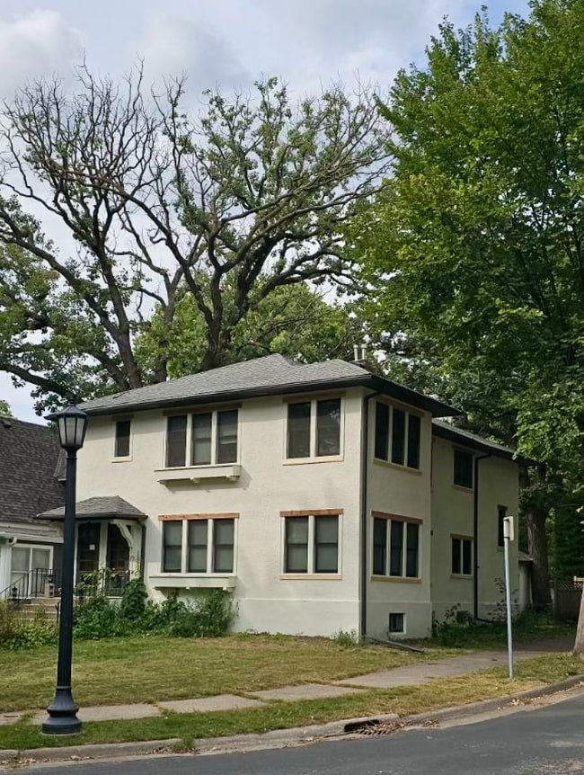 136 Melbourne Ave SE Unit First Floor Flat, Minneapolis, MN 55414
