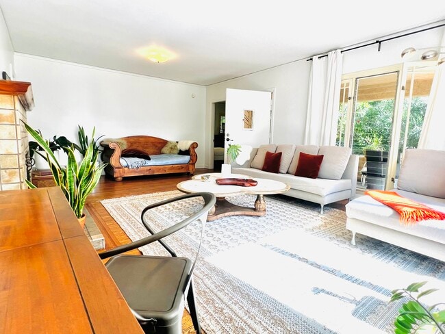 627 Tularosa Dr, Los Angeles, CA 90026 - photo 3