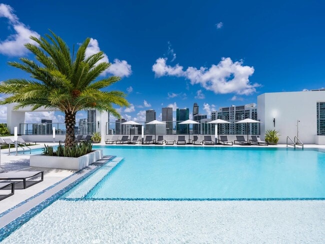 Bask in the sun and skyline views from Modera Riverside’s rooftop pool deck.