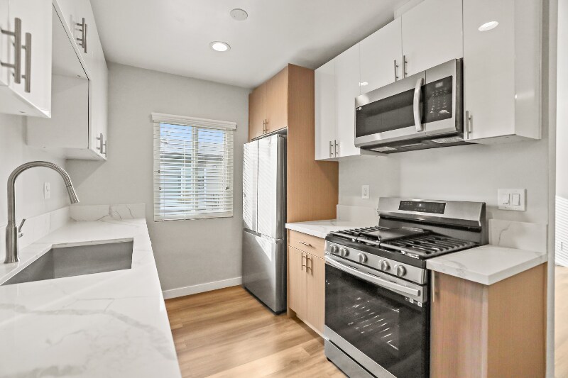 1352 W 36th St unit 4, Los Angeles, CA 90007 - photo 1