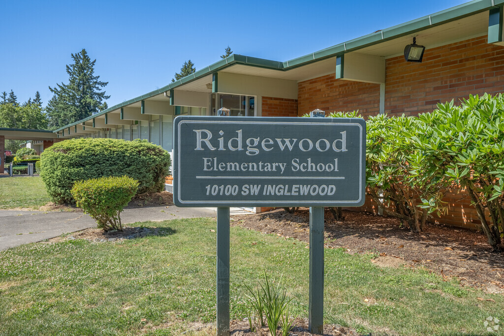 Ridgewood School sign in Cedar Hills, Oregon welcomes students to class.
