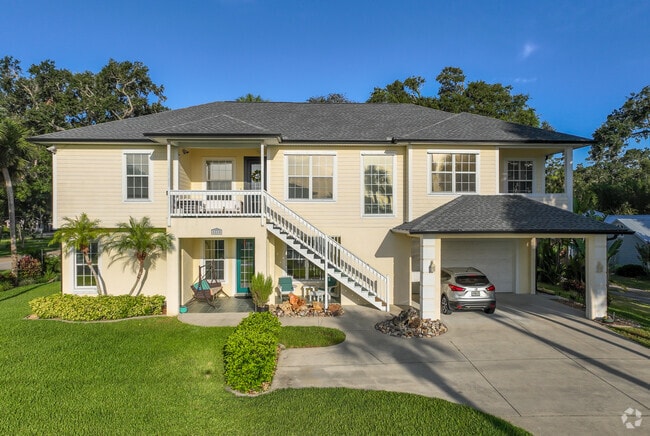 This beautiful 2 story single family home is located in Harbour Point in Port Orange.