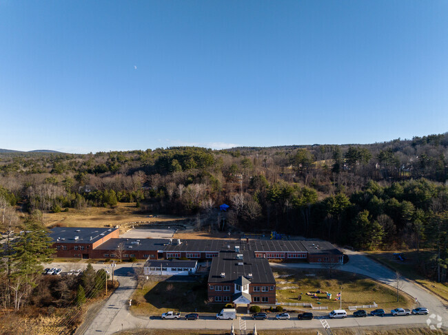 New Boston Central School in New Boston, NH serves grades K-5.