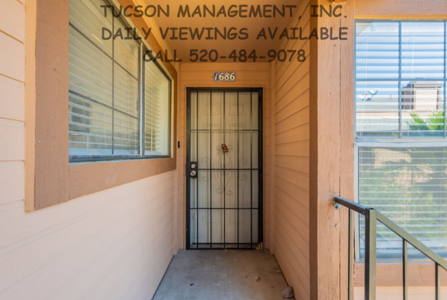 1686 W Wood Bridge Ct unit 1686 W Wood Bridge C, Tucson, AZ 85746 - photo 2