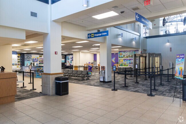 Lakeland Linder Airport is very close to Plant City residents.