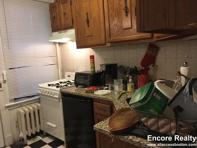 47 Gordon St unit 3, Allston, MA 02134 - photo 4