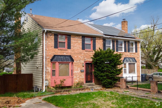 Brick colonials can be found around Lincoln Heights.
