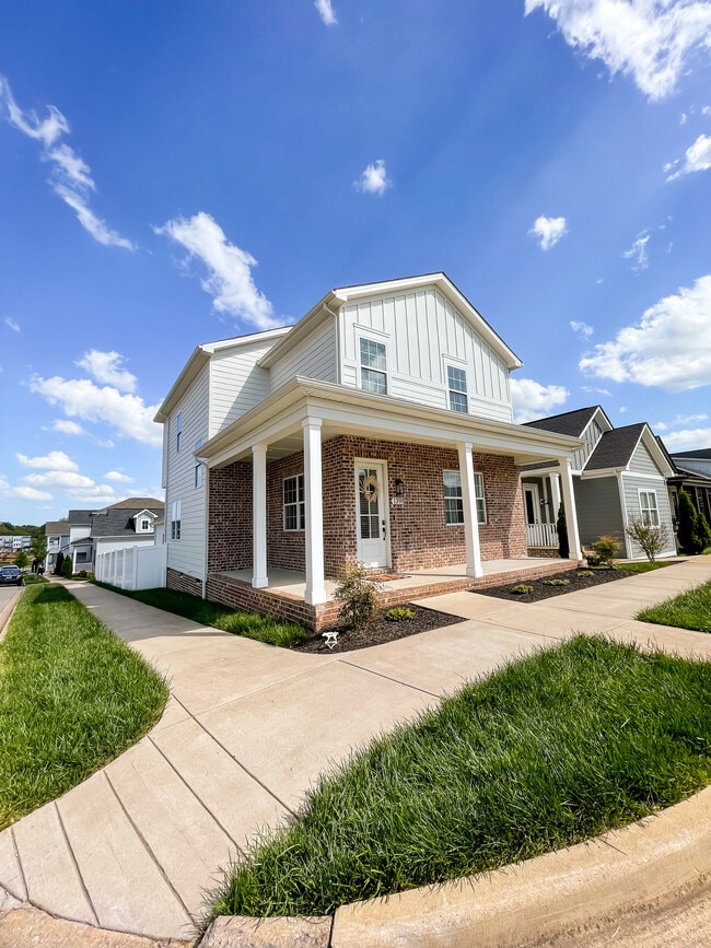 1398 Hicks Edgen Rd, Pleasant View, TN 37146