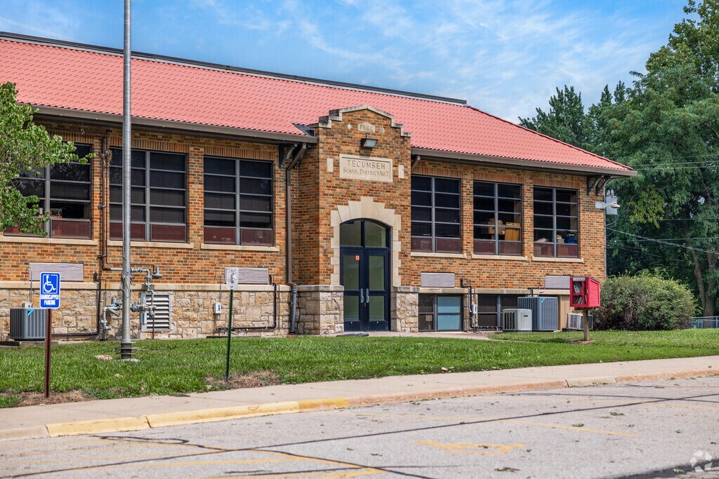 Students may attend Tecumseh North Elementary School.