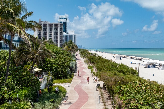 Allison Island is only a 5-minute walk from the beach.