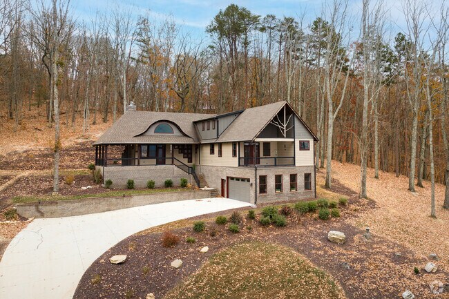 Many Harrison Bay homes borrow design cues from the natural beauty around them.