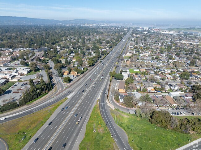 Embarcadero Road links Old Palo Alto to Highway 101 for swift SFO access.
