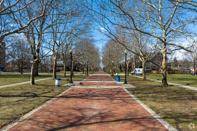 Pallister Park in New Center is a walkers paradise.