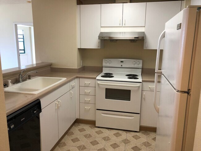 Pacific Renaissance Plaza unit 503, Oakland, CA 94607 - photo 4