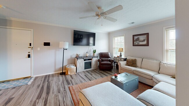 1008 Lake Way unit D12, Louisville, KY 40222 - photo 2