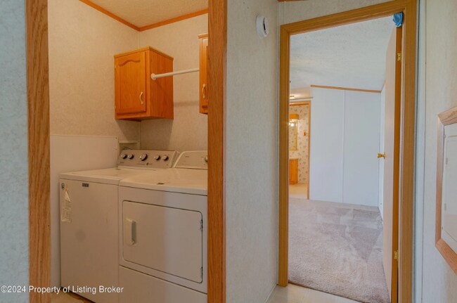209 2nd St SW, Belfield, ND 58622 - photo 4