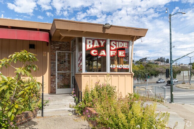 Bayview Heights is near some classic diner-style eateries.