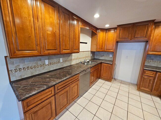 7632 Amazon Dr unit 1, Huntington Beach, CA 92647 - photo 4