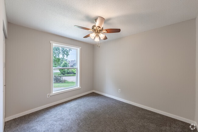 2BR, 2BA - 838SF - Side-By-Side - Bedroom