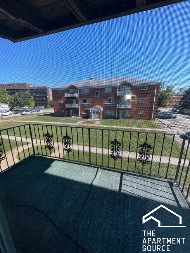 1639 Oakwood Ave unit 203, Des Plaines, IL 60016 - photo 3