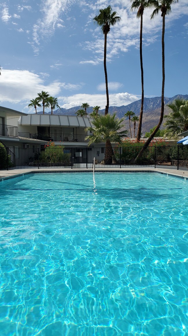 2900 E Ramon Rd, Palm Springs, CA 92264