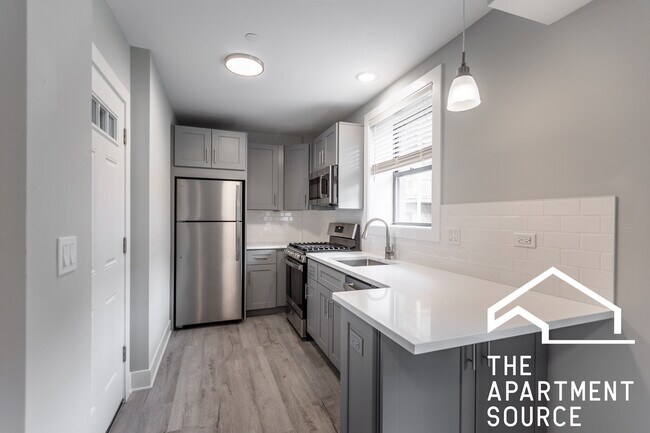 1137 Oak Ave unit E2, Evanston, IL 60202 - photo 2