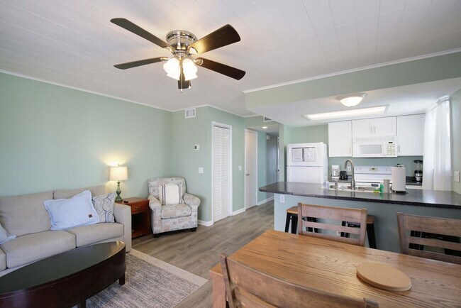 606 Carolina Beach Ave S unit ID1302657P, Carolina Beach, NC 28428 - photo 5