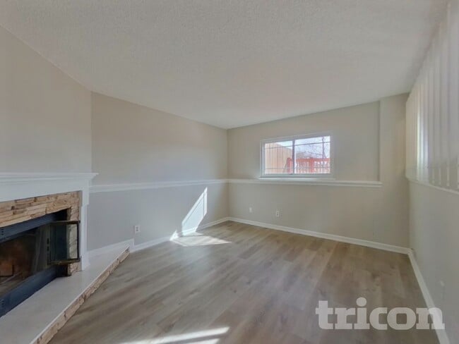 628 Longfellow Ln, Highlands Ranch, CO 80126 - photo 2