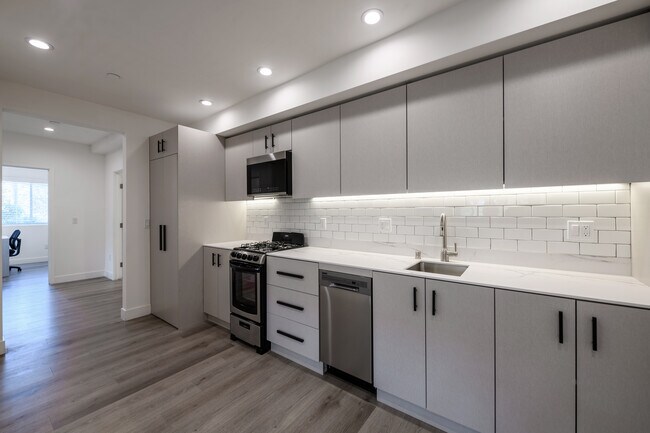 Hoover Square, Los Angeles, CA 90007 - photo 2