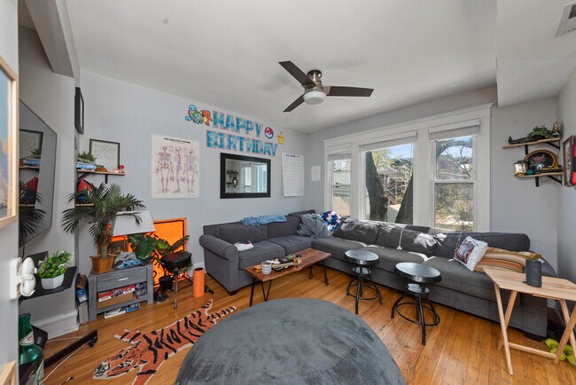 1545 W Addison St unit 2, Chicago, IL 60613 - photo 4