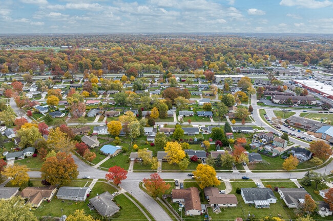 The Brentwood Park neighborhood has schools, retail and restaurants in close proximity.