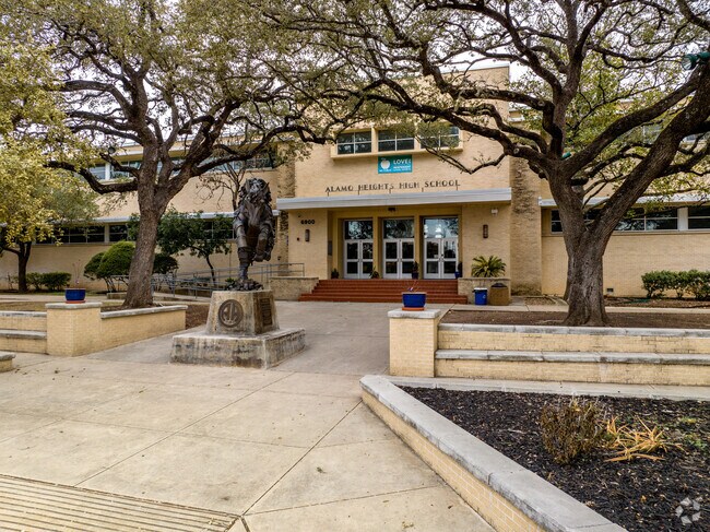 Welcome to Alamo Heights High School in Alamo Heights, TX.