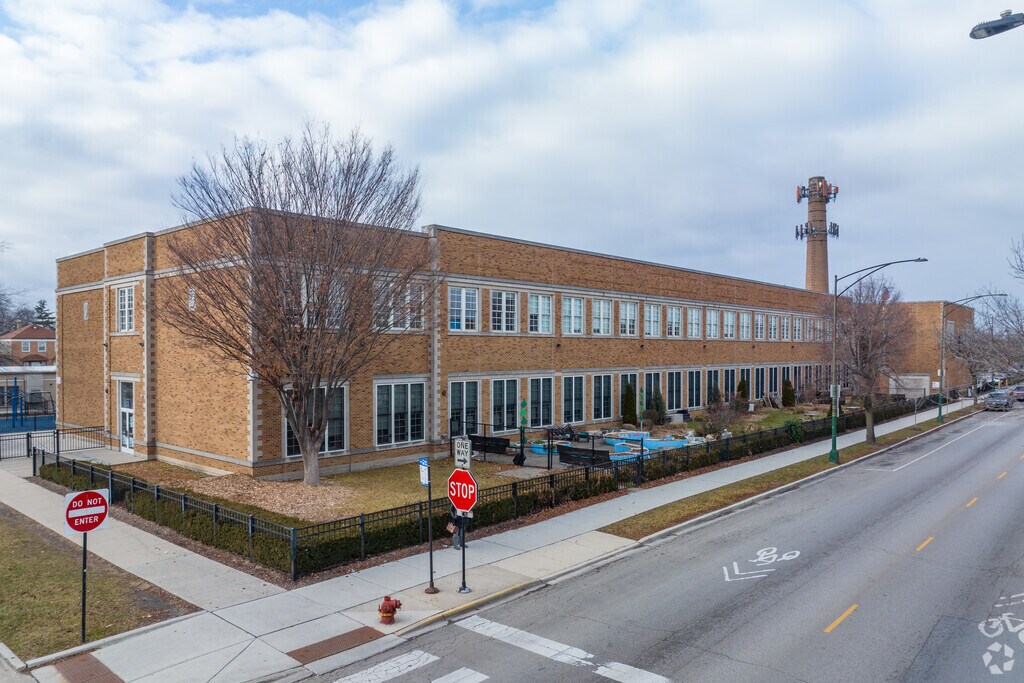 Lyon Elementary School received an overall score of B- from Niche.