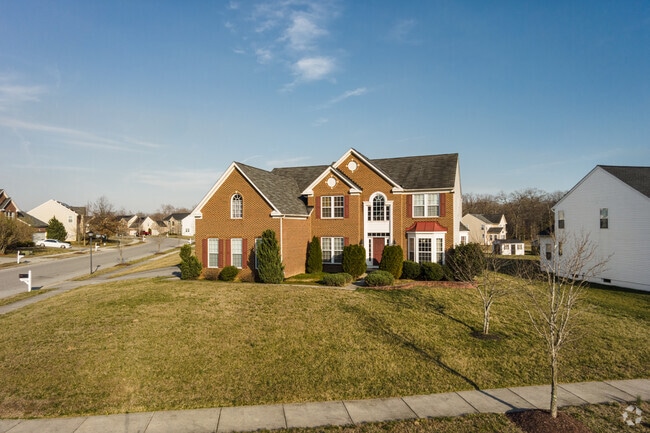 Many homes in Clinton have large front yards.