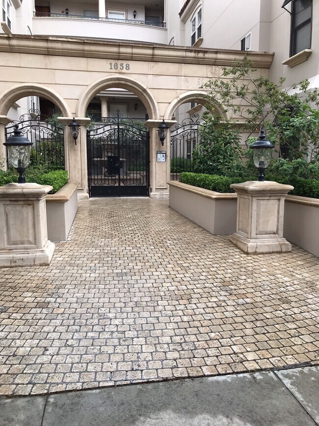 1658 Camden Ave unit 203, Los Angeles, CA 90025 - photo 3