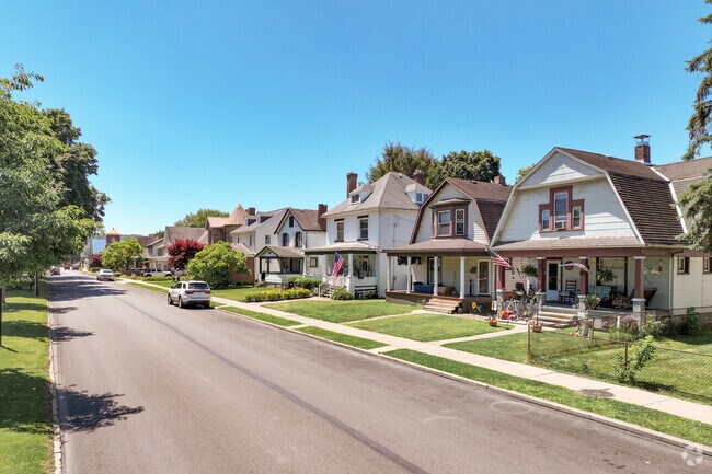 Some houses in Tarentum are right across from the Allegheny River.