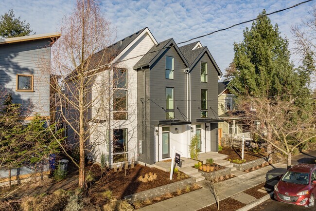 3/4 style townhomes with modern touch in Boise, Oregon.