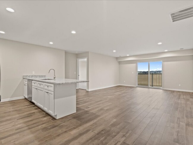 7128 Thunder Vly Dr unit 6, Peosta, IA 52068 - photo 5