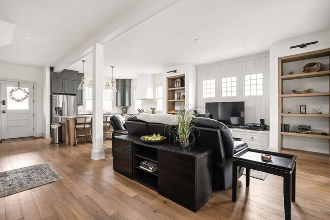 2435 N College Ave unit ID1303759P, Indianapolis, IN 46205 - photo 2